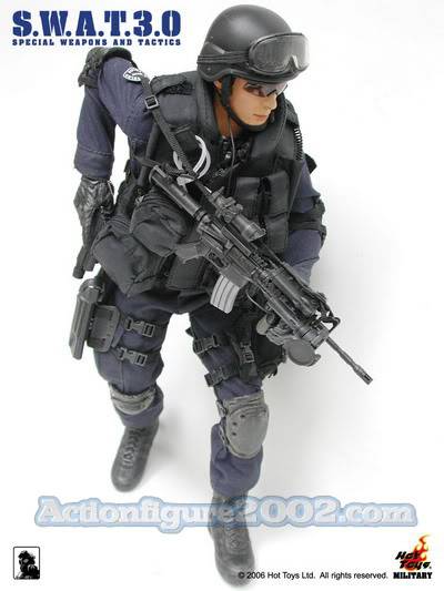 Choice for ur own impression Hot_Toys_SWAT_3_0_male_01