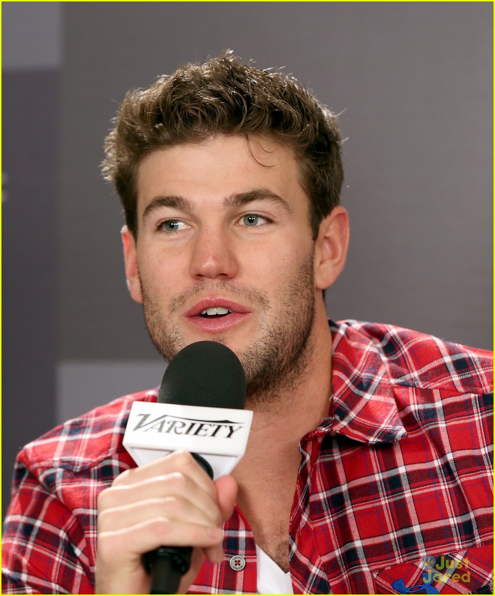 Austin Stowell//ოსტინ სტოუელი 0ab9f58b79d609f48e03d81dcbcb2754