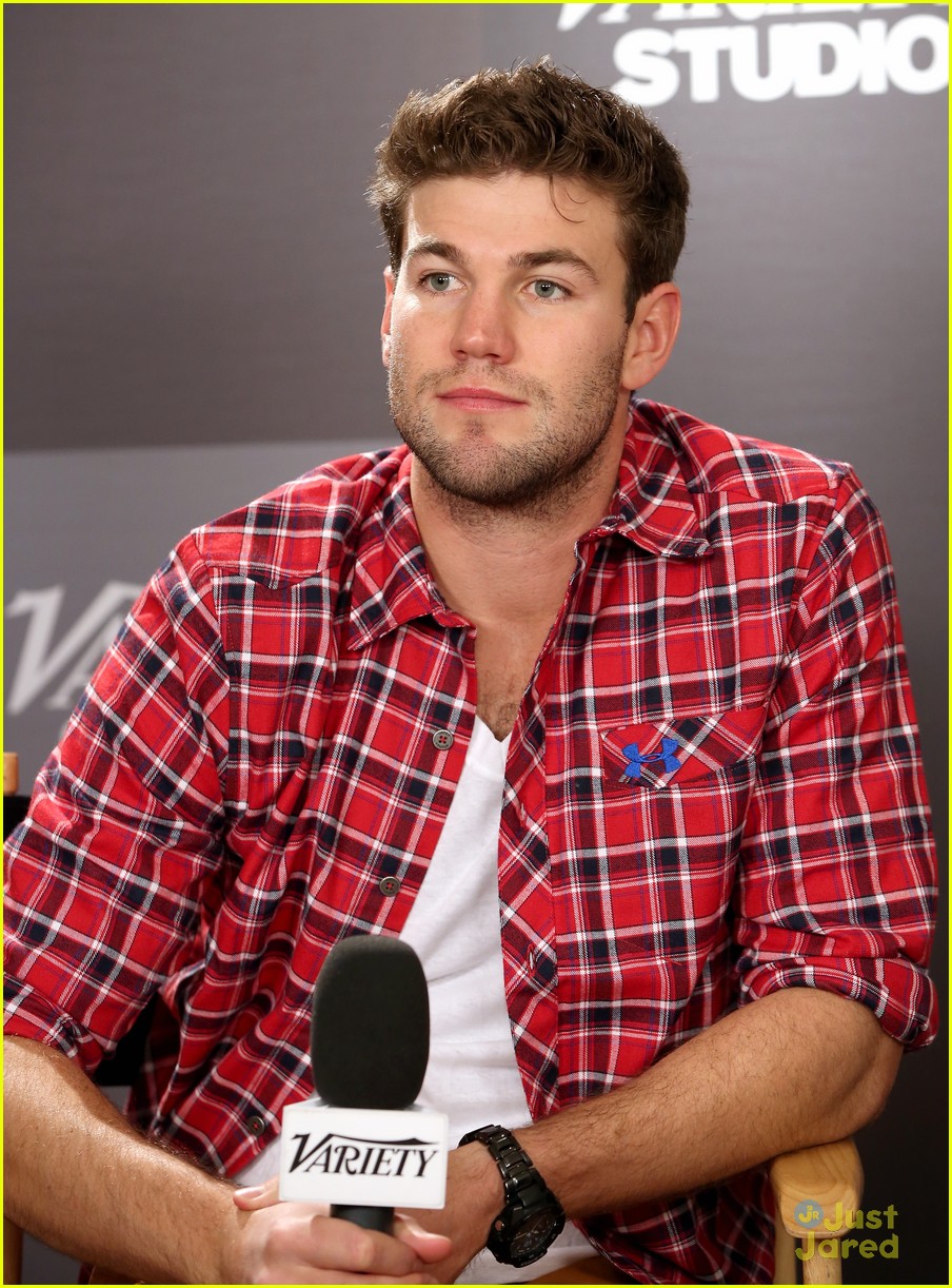 Austin Stowell//ოსტინ სტოუელი E0b48a853e1c030bfdbde837750d4771