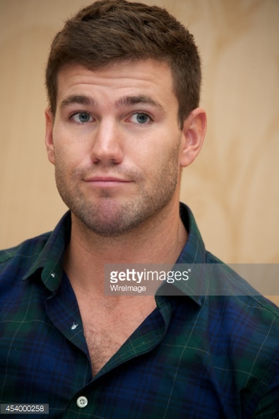 Austin Stowell//ოსტინ სტოუელი 26e2d7c7b4d2162535ac4d9b4bc9cffa