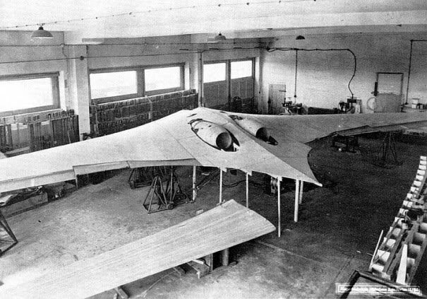 PROYECTOS INCONCLUSOS DE LA AERONÁUTICA ALEMANA DE LA S.G.M. - Página 7 Horten_ho_229_fotografas_varias_dos