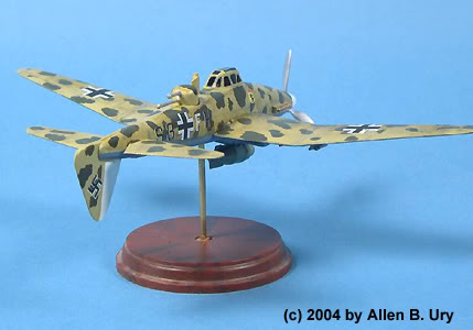 PROYECTOS INCONCLUSOS DE LA AERONÁUTICA ALEMANA DE LA S.G.M. - Página 8 Junkers_ju_187_maqueta_tres