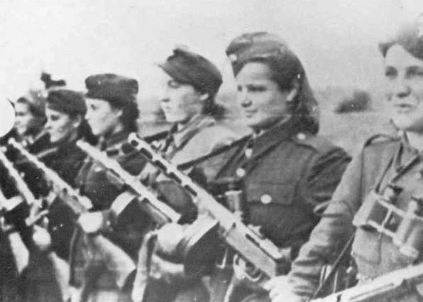 STEPAN BANDERA (1909-1959) Mujeres_combatientes_upa