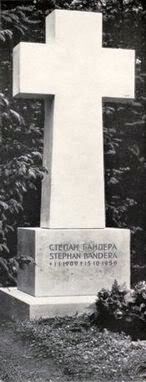 STEPAN BANDERA (1909-1959) Tumba_stepan_bandera_waldfriedhof_m