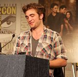 Robert Pattinson Th_4784comic-con-8-1