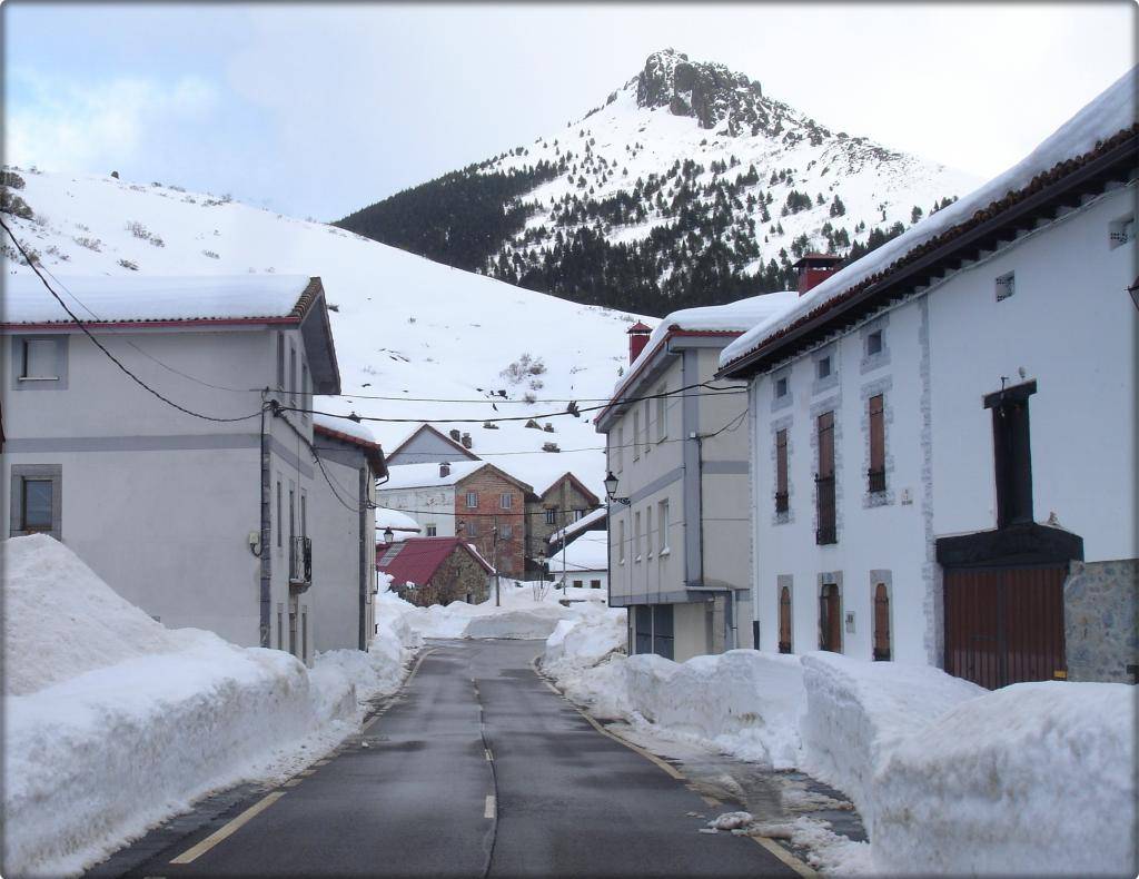 Gran nevada en LLÁNAVES DE LA REINA (LEÓN) 13-02-2013 DSC04929B