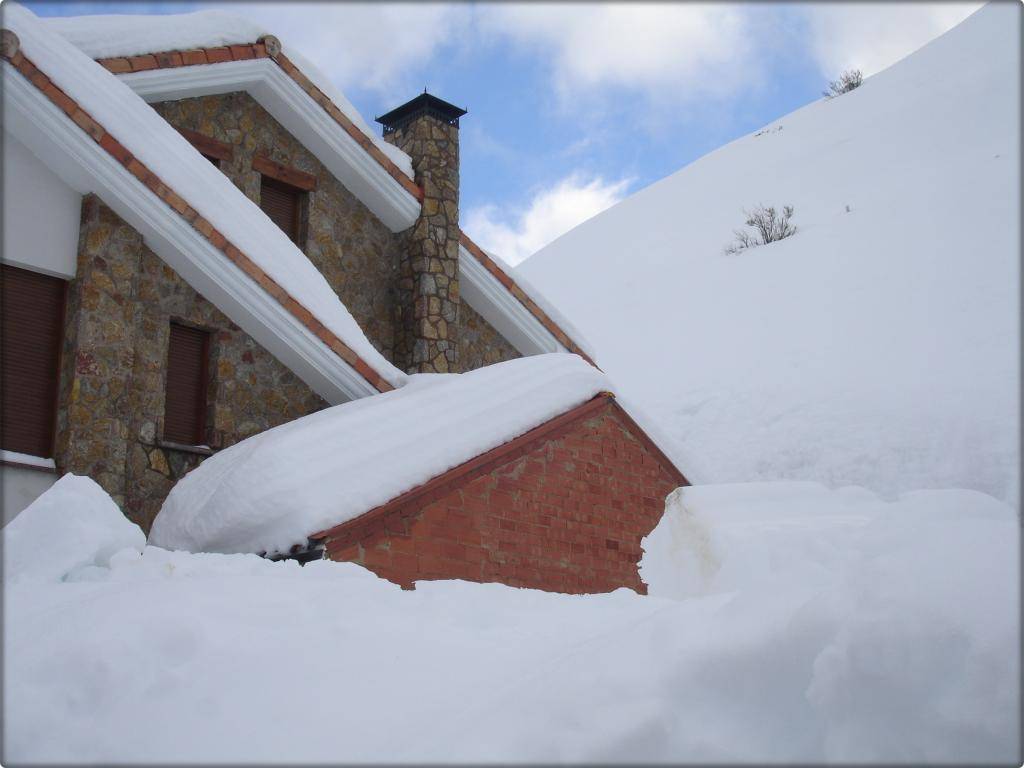 Gran nevada en LLÁNAVES DE LA REINA (LEÓN) 13-02-2013 DSC05025B