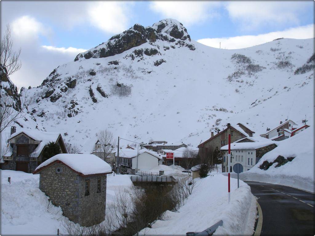 Gran nevada en LLÁNAVES DE LA REINA (LEÓN) 13-02-2013 DSC05043B