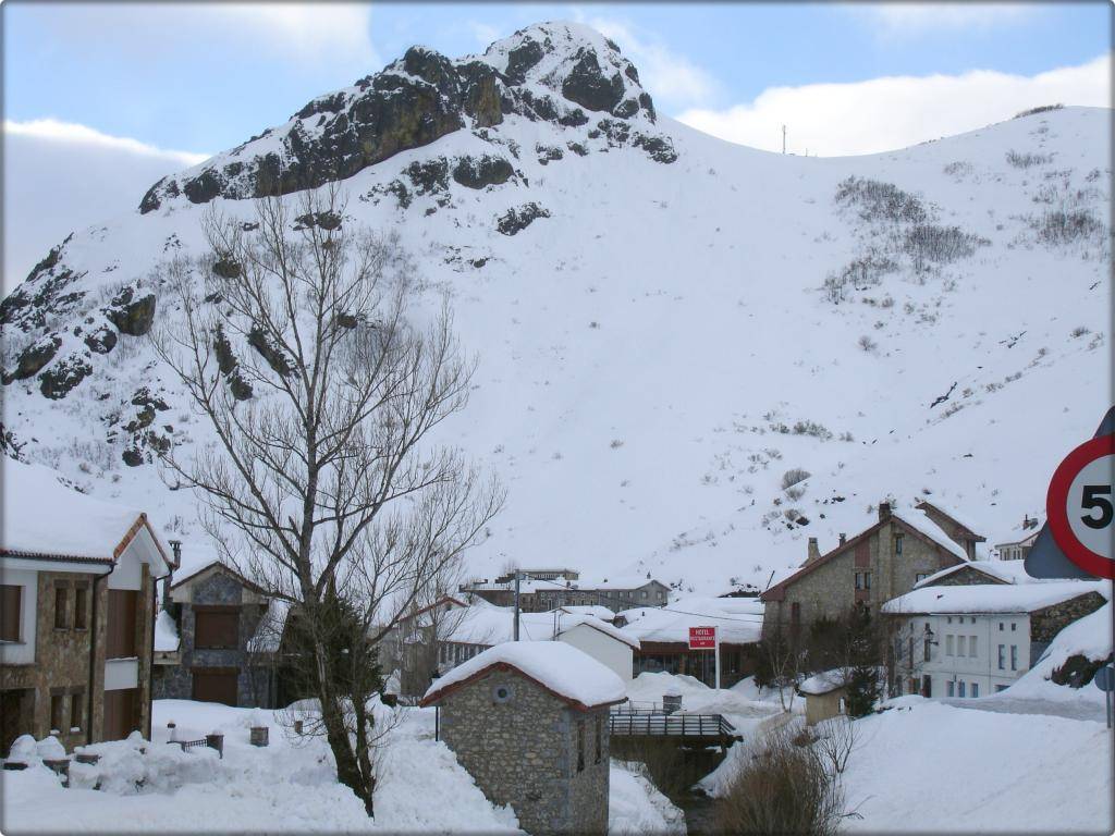 Gran nevada en LLÁNAVES DE LA REINA (LEÓN) 13-02-2013 DSC05045b