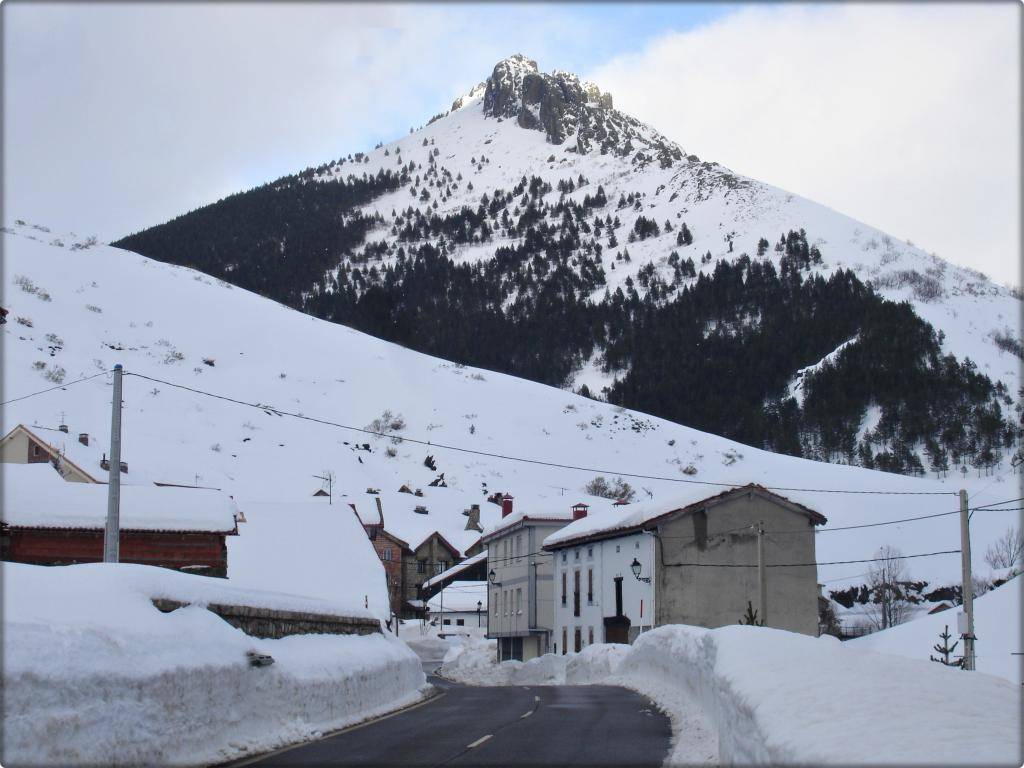 Gran nevada en LLÁNAVES DE LA REINA (LEÓN) 13-02-2013 DSC05150B