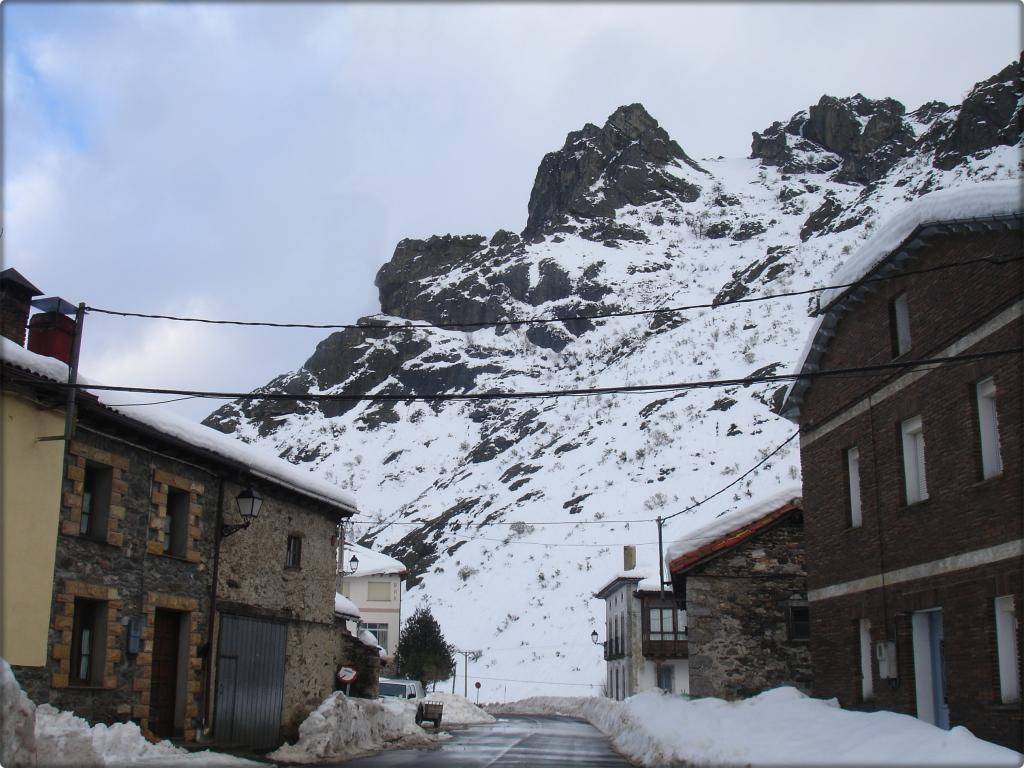 Gran nevada en LLÁNAVES DE LA REINA (LEÓN) 13-02-2013 DSC05154B