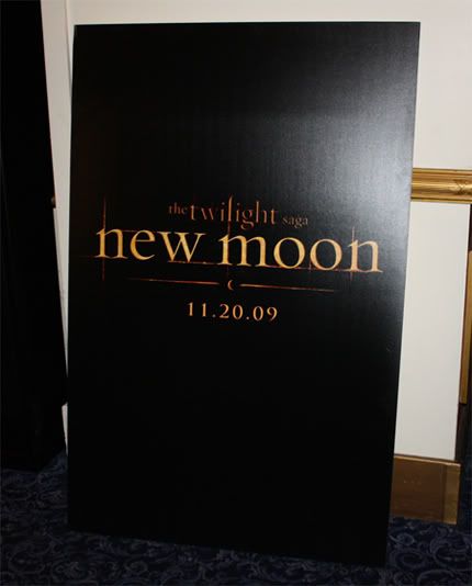 Imagenes de new moon Twilight_new_moon_movie_poster_s-1