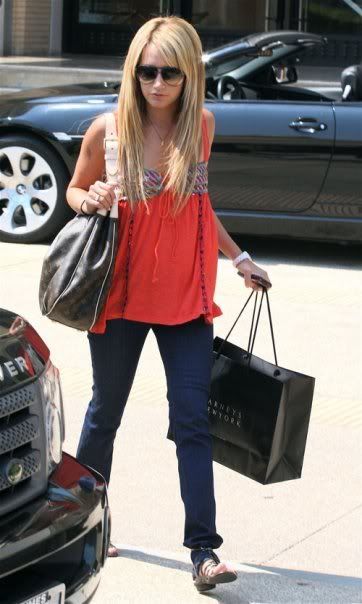 - Ashley Tisdale - Pagina 3 N1064877533_30103030_454