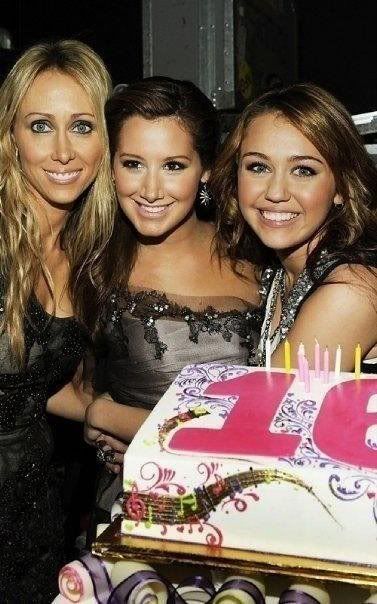 - Ashley Tisdale - Pagina 3 N1064877533_30112047_2684