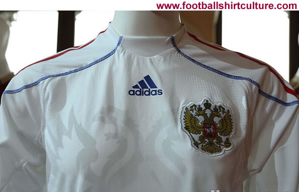 هنـا جميـع أطقـم الفـرق للمـوسم الجديـد 2010/2009 Russia-home-adidas-09-10-kit