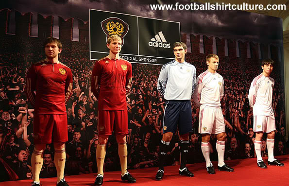 هنـا جميـع أطقـم الفـرق للمـوسم الجديـد 2010/2009 Russia-home-away-adidas-09-10-kits