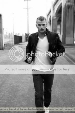 Kellan Lutz news in pics Normal_014