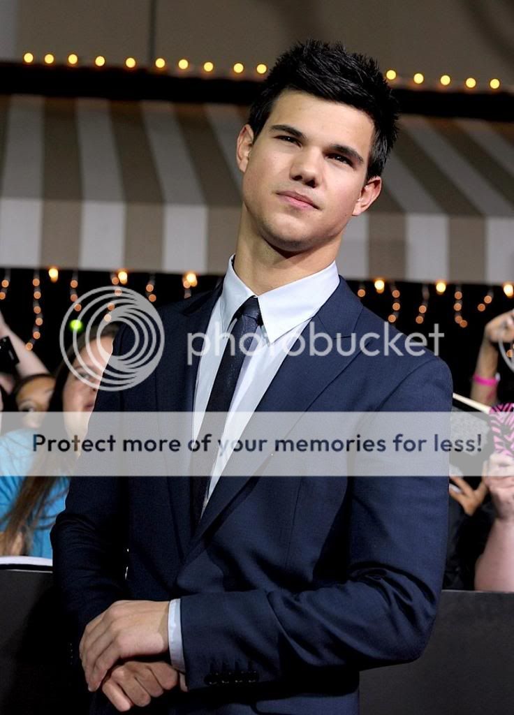 LIVE STREAM OF RED CARPET - CIRCULAR CHAT!! - Page 10 Gallery_enlarged-taylor-lautner--1