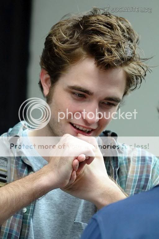 Rob is filming Remember Me Gallery_enlarged-robertpattinson-11