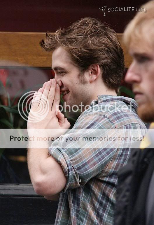 Rob is filming Remember Me Gallery_enlarged-robertpattinson-103