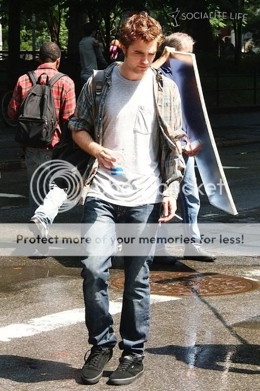 Rob is filming Remember Me Gallery_enlarged-robertpattinson-53