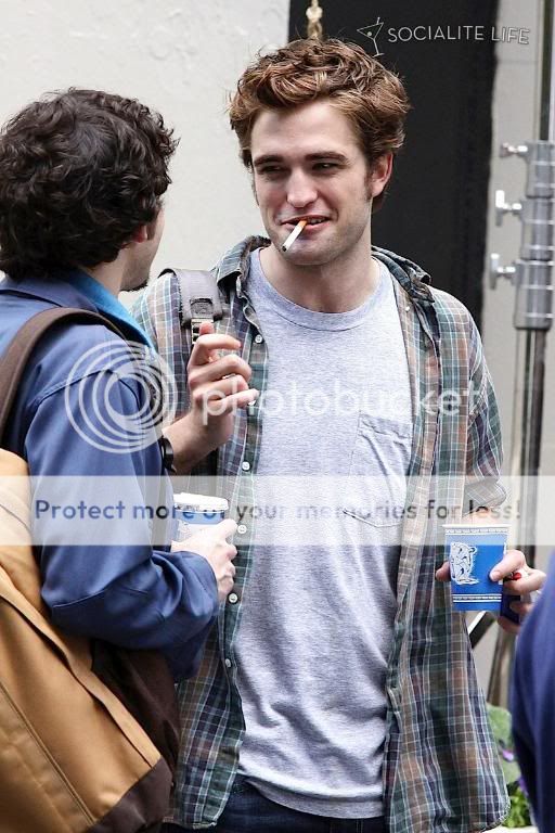 Rob is filming Remember Me Gallery_enlarged-robertpattinson-75