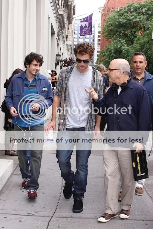 Rob is filming Remember Me Gallery_enlarged-robertpattinson-81