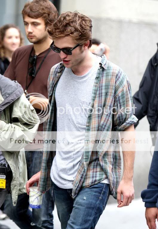 Rob is filming Remember Me Msg-12450839154-3