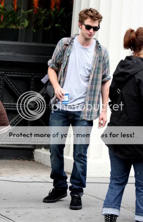 Rob is filming Remember Me Msg-124508392041-3