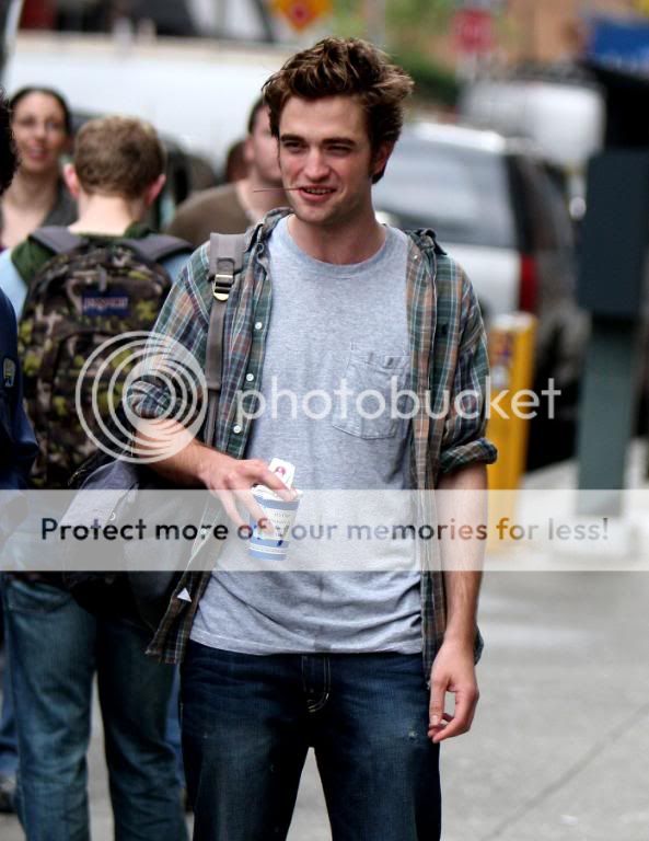 Rob is filming Remember Me Msg-124508392893-3