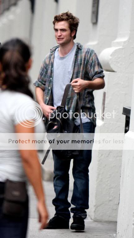 Rob is filming Remember Me Msg-124508394476-3