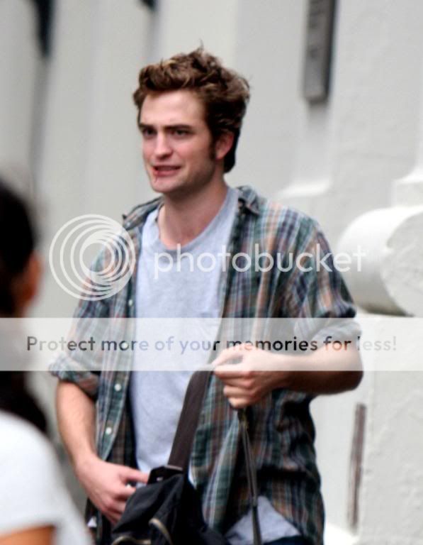 Rob is filming Remember Me Msg-124508394917-3