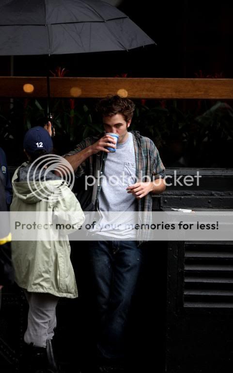 Rob is filming Remember Me Msg-124508398714-3