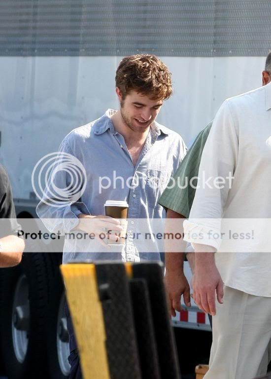 Rob is filming Remember Me - Page 14 Msg-124630498847-3