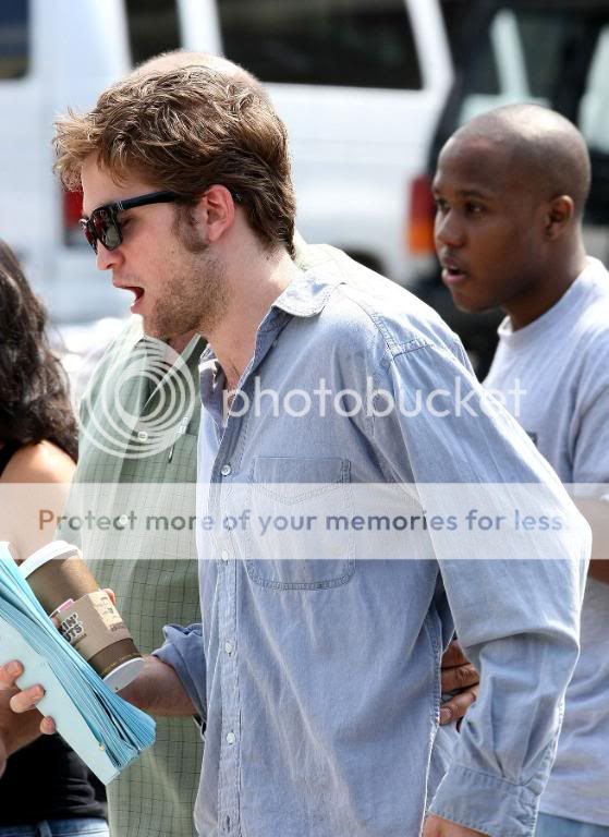 Rob is filming Remember Me - Page 14 Msg-124630500917-3