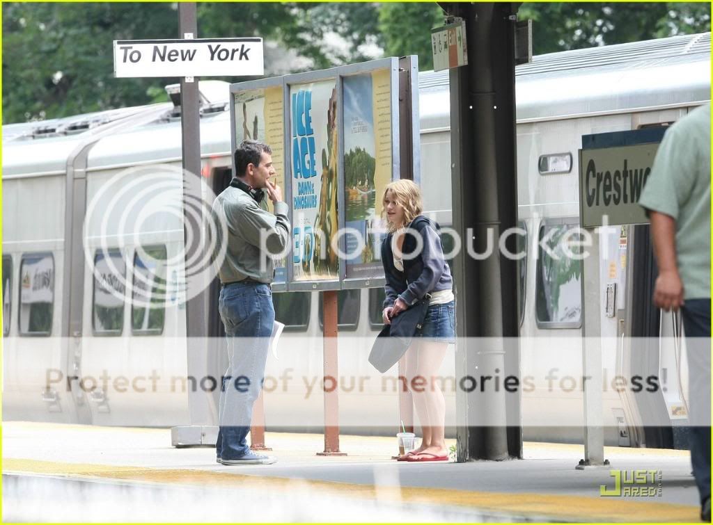 Rob is filming Remember Me - Page 14 Robert-pattinson-metro-north-emilie