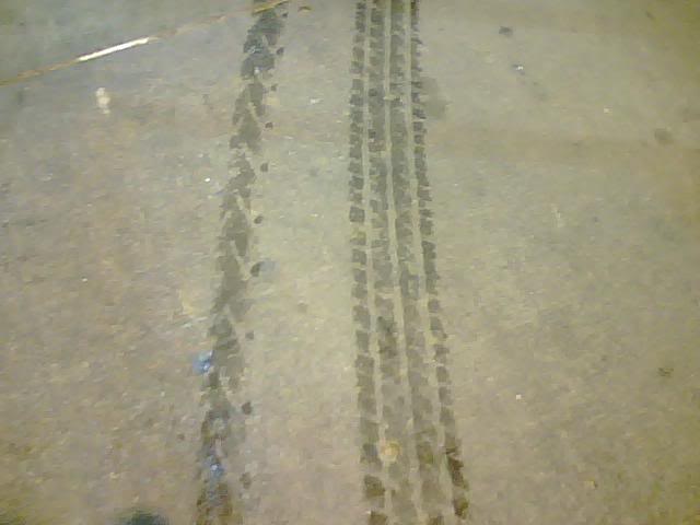 Pic of tread pattern in the water. 0317091958-00