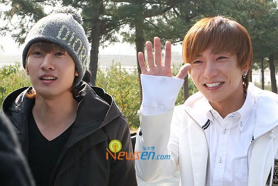 [RAND] Leeteuk e Eunhyuk se despedem de Boom 20091029_boomarmy_4