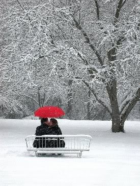 Razbijmo monotoniju bojom... 4458red_umbrella-couple-9994_2