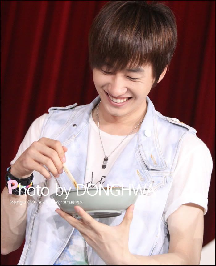 02/07/09 KBS Golden Ladder Challenge, MC Leeteuk 090702gleh4