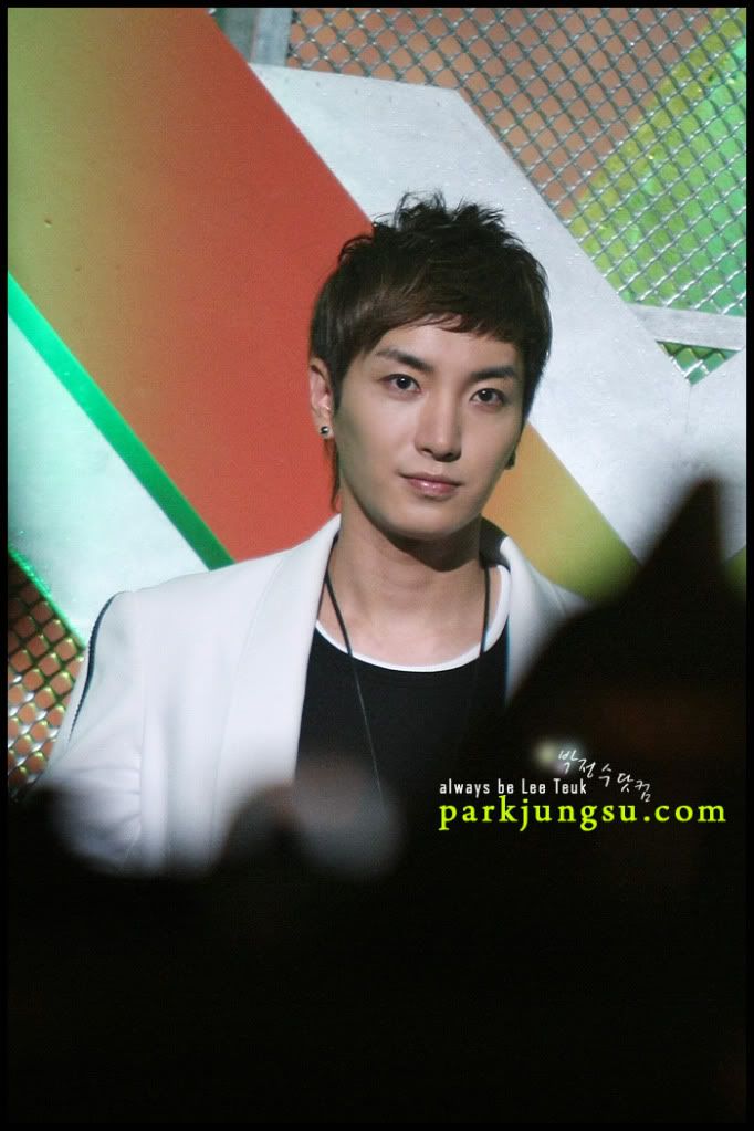 09/05/09 Music Core , Kangteuk MC 1241878872_img_6280