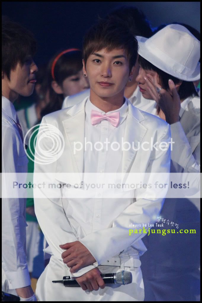 [Fantaken]15/05/09  Music Bank (Leeteuk) N01zq12424885501011638