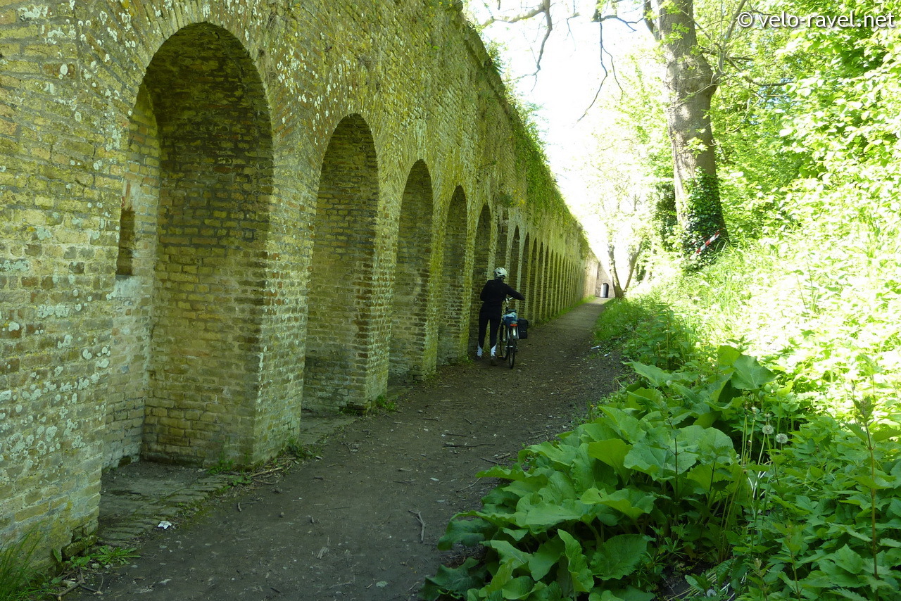 Nouvelles sections : Remparts et circuits urbains 2012-05-14BerguesetrempartsdeBergues082