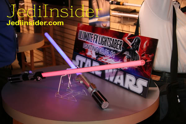 Hasbro - Star Wars - Ultimate FX Lightsaber  HasbroUltinateFX03