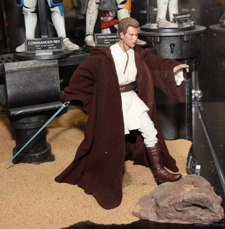 Obi-Wan Kenobi Padawan - Sixth Scale - Sideshow Collectibles SidPadaObi02