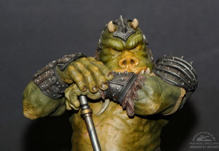 Sideshow - Mythos - Lomrokk - Jabba's Gamorrean Executioner SidMythos02