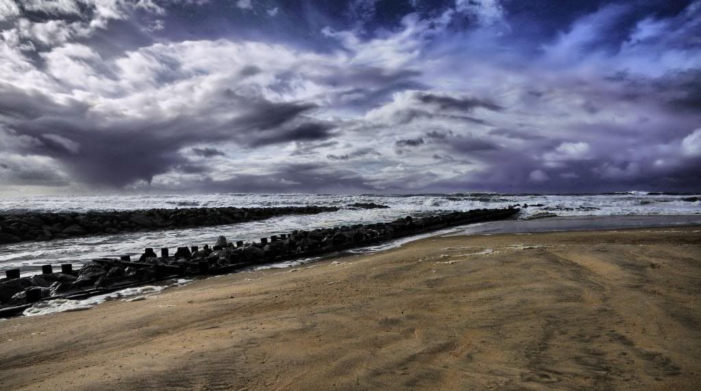 Sur la plage abandonnée DIGUEPH_zpsd8a13e2b