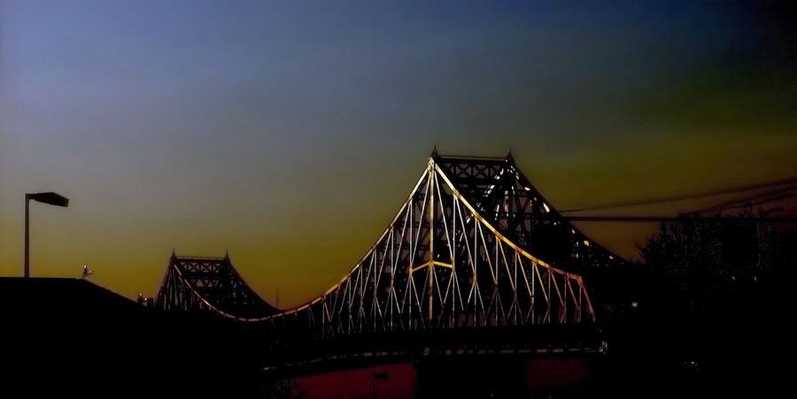 Crépuscule sur le pont Jacques Cartier PONTJCPANOCAPTPH1