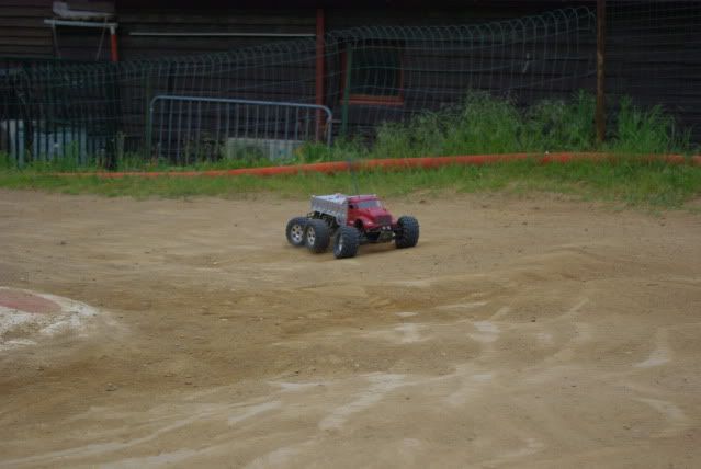 Duff 666 en action sur la piste du RC-94! IMGP0370