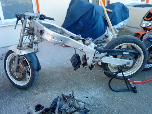 THE FZR750 (2LM) PROJECT DSC00016